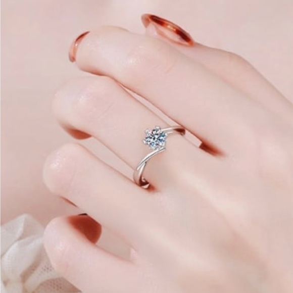 SOLID STERLING SILVER 925 flower Moissanite ring - Picture 2 of 4